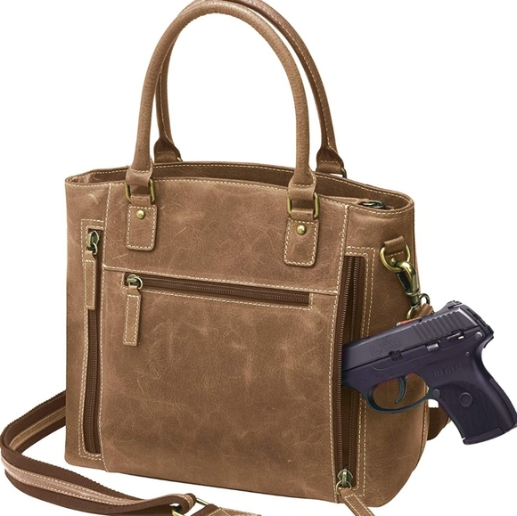 Handbags - GREAT LIKE NEW🔥GUN TOTEN MAMA🔥